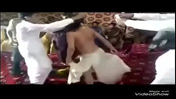 Pakistan sexy girl dancing in Indian song